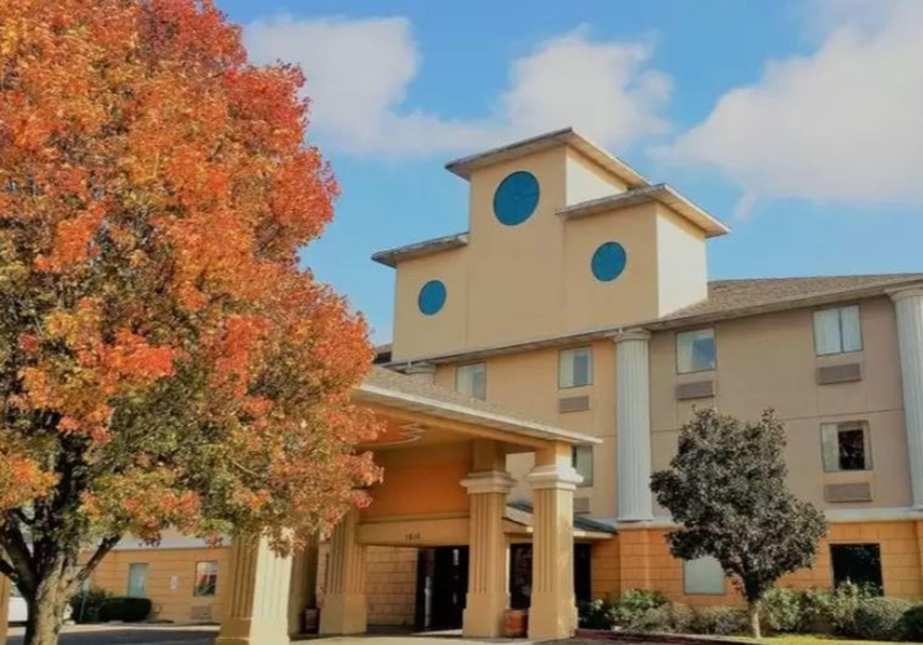 Super 8 By Wyndham Temple I-35 Hotell Exteriör bild