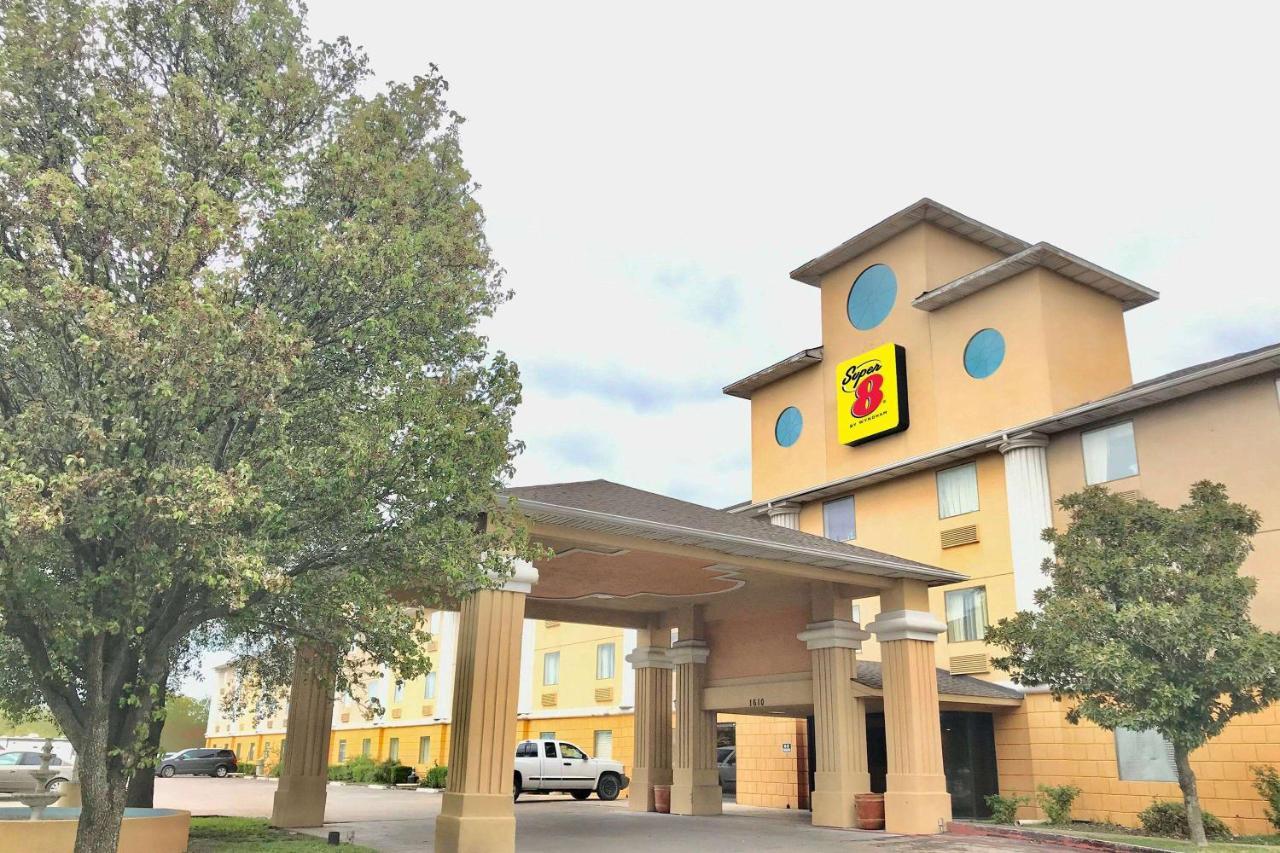 Super 8 By Wyndham Temple I-35 Hotell Exteriör bild